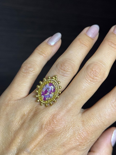 Anello botanico fatto a mano con fiori di Alisso