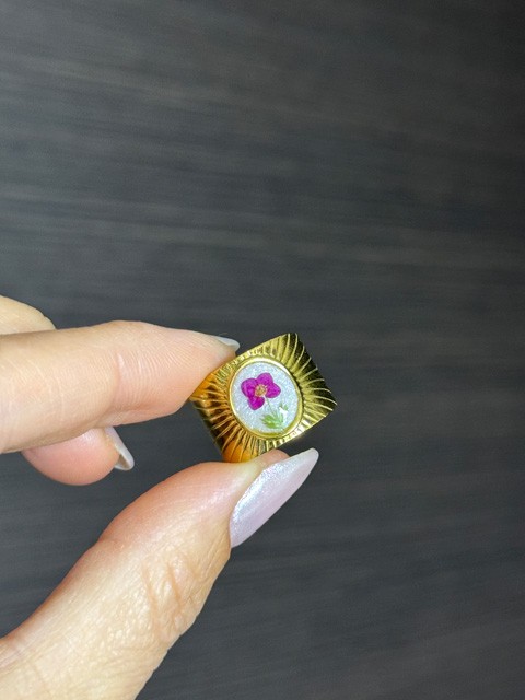 Anello handmade con veri fiori di Alisso