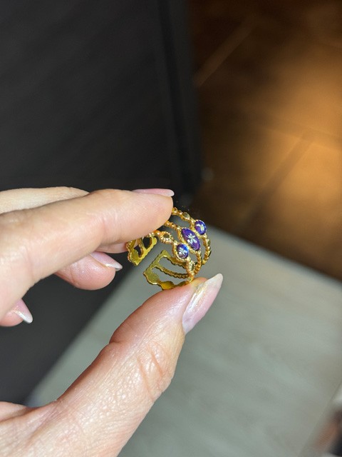 Anello fatto a mano con fiori di Carota selvatica