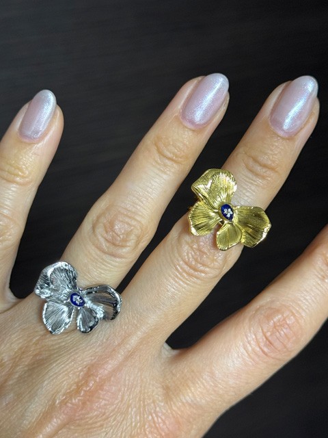 Anello fatto a mano con fiori di Carota selvatica